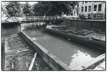 405391 Gezicht op de Noorderbrug over de Stadsbuitengracht te Utrecht, tijdens de vernieuwing van de brug. Op de ...